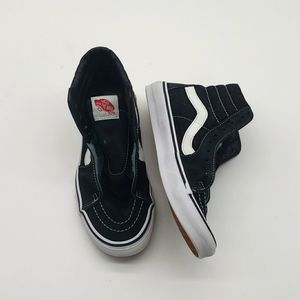 Woman VANS SNEAKERS SIZE 6 1/2 COLOR  BLACK SUEDE THIS ITEM IS USED